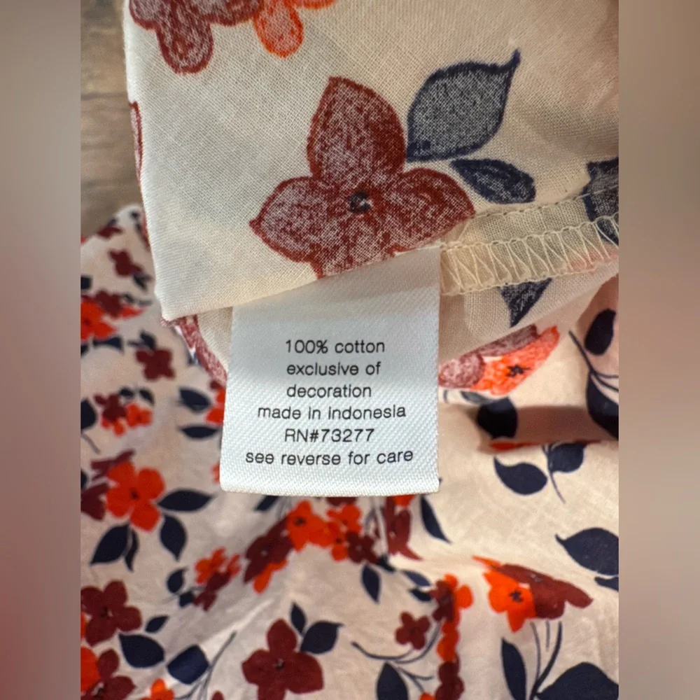 ELIZABETH AND JAMES top blouse shirt. Never worn Floral print super cute! - Picture 4 of 5